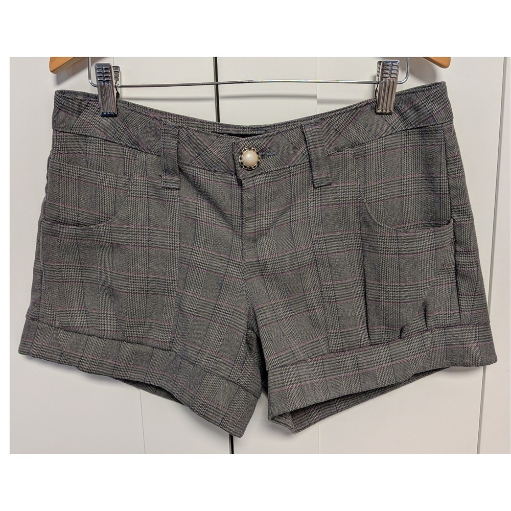 Lei Luxe Shorts 7 Grey Purple Plaid Pleated Pearl Button Dark Academia Y2K Twee